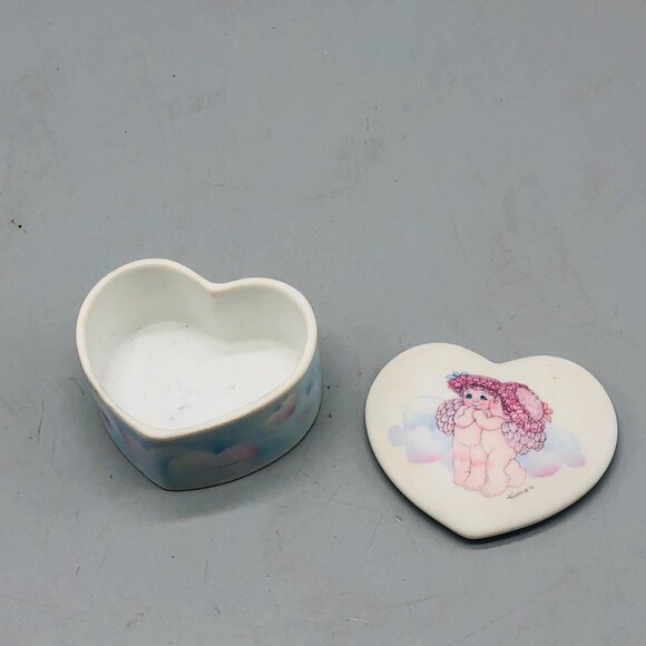 Dreamsicks gift collection box & lid heart shaped 1995 angle porcelain 3x1" READ - Picture 3 of 7